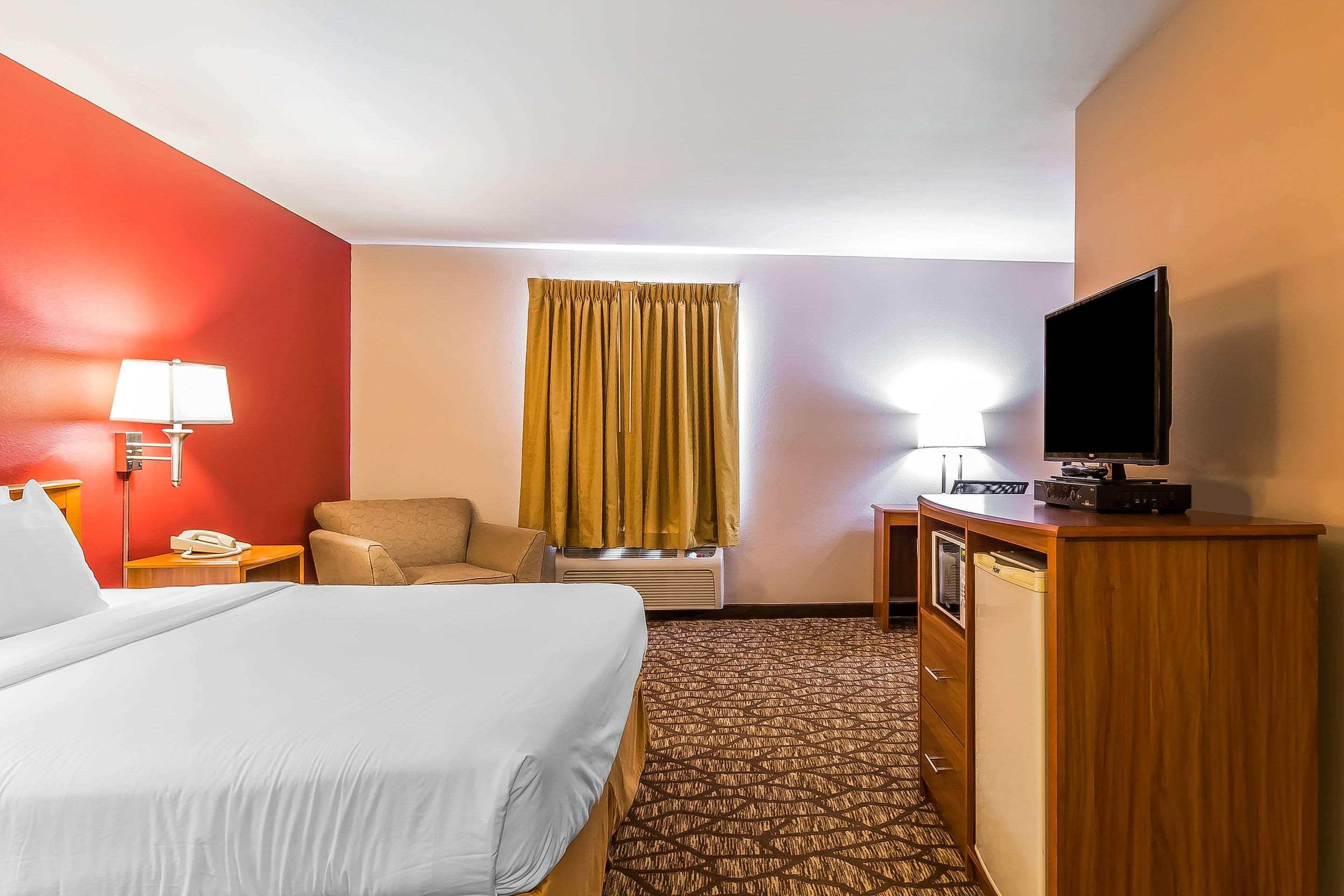 Quality Inn & Suites Chesterfield Village Springfield Exterior foto