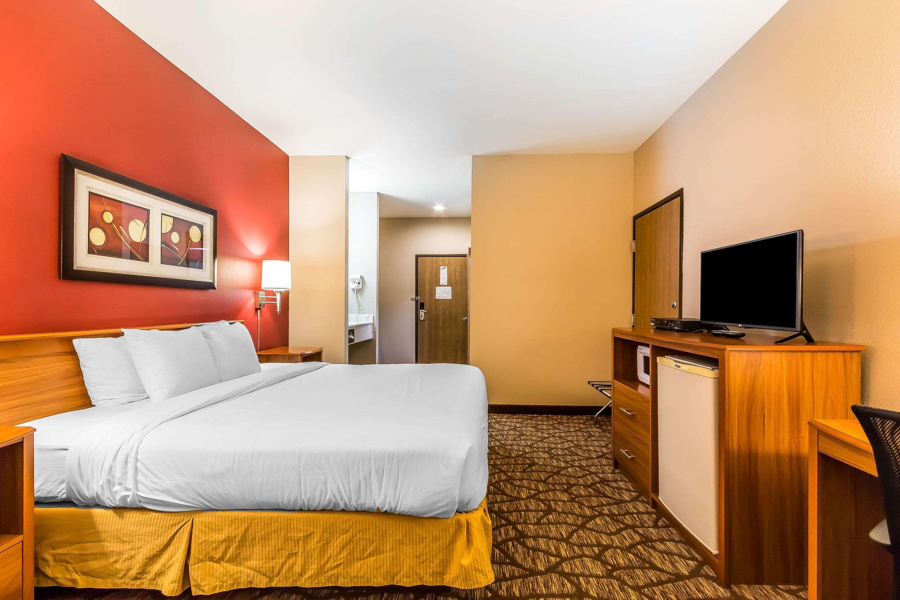 Quality Inn & Suites Chesterfield Village Springfield Exterior foto