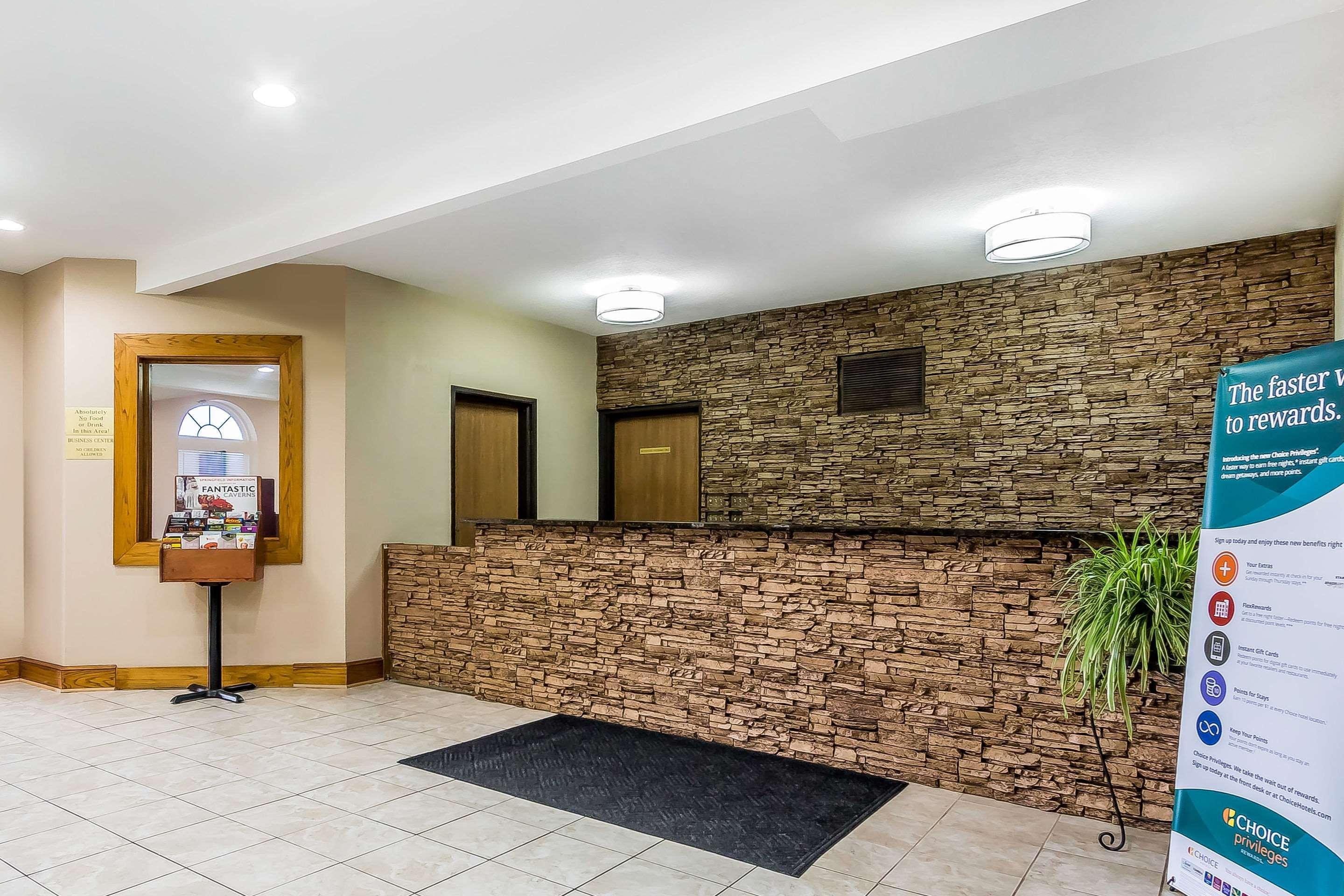 Quality Inn & Suites Chesterfield Village Springfield Exterior foto