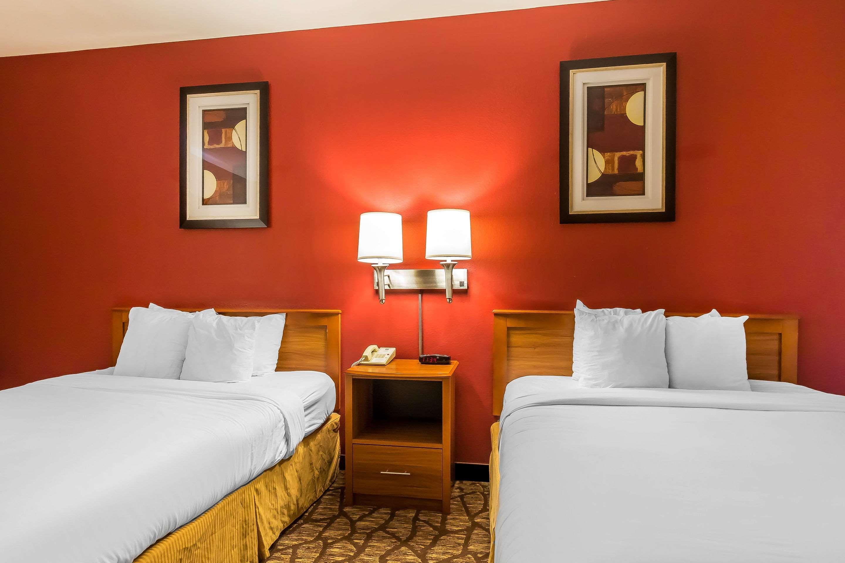 Quality Inn & Suites Chesterfield Village Springfield Exterior foto